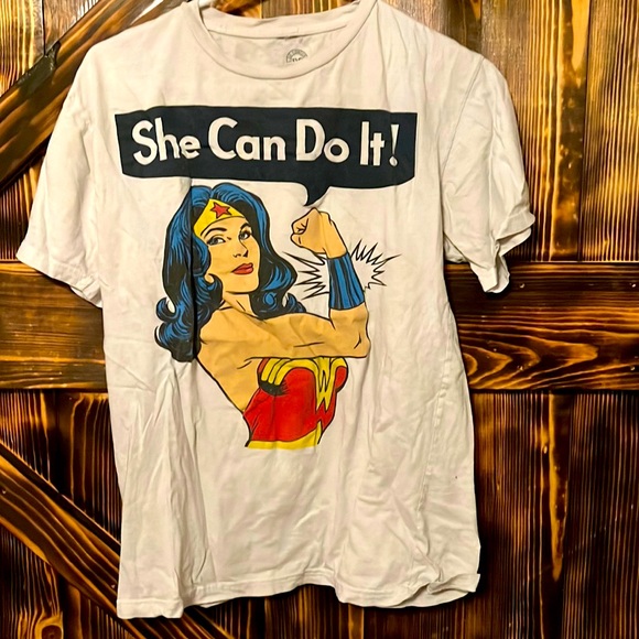 Wonder Woman She Can Do It! Licensed DC Comics - Picture 1 of 2